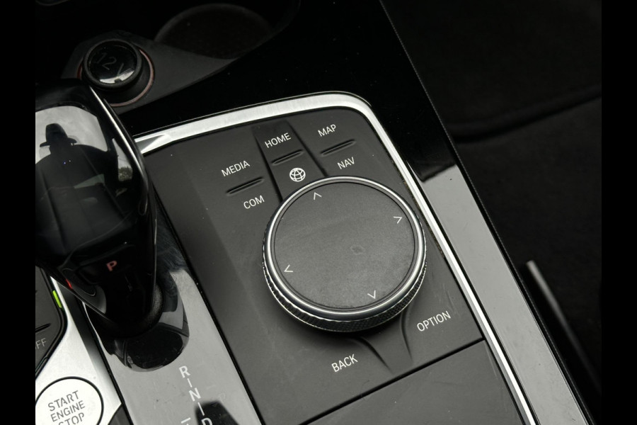 BMW 1-serie 120d High Executive M Pakket Panoramadak LED Ambient 17”LM BMW 1-serie 120d High Executive M Pakket Panoramadak LED Ambient 17”LM