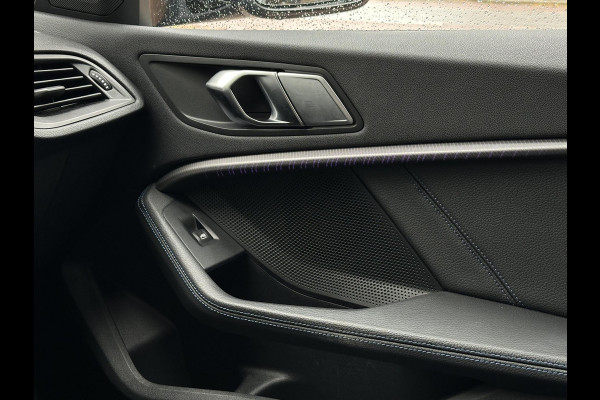 BMW 1-serie 120d High Executive M Pakket Panoramadak LED Ambient 17”LM BMW 1-serie 120d High Executive M Pakket Panoramadak LED Ambient 17”LM