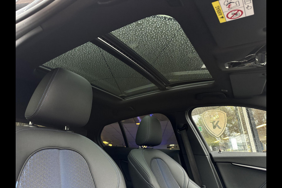 BMW 1-serie 120d High Executive M Pakket Panoramadak LED Ambient 17”LM BMW 1-serie 120d High Executive M Pakket Panoramadak LED Ambient 17”LM