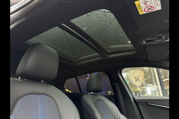 BMW 1-serie 120d High Executive M Pakket Panoramadak LED Ambient 17”LM BMW 1-serie 120d High Executive M Pakket Panoramadak LED Ambient 17”LM