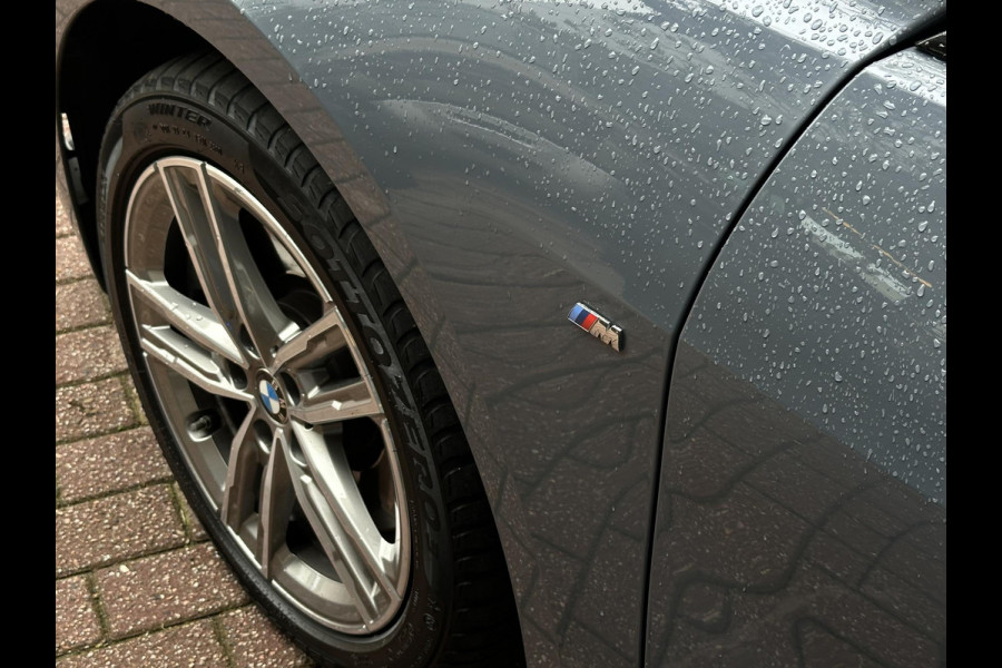 BMW 1-serie 120d High Executive M Pakket Panoramadak LED Ambient 17”LM BMW 1-serie 120d High Executive M Pakket Panoramadak LED Ambient 17”LM