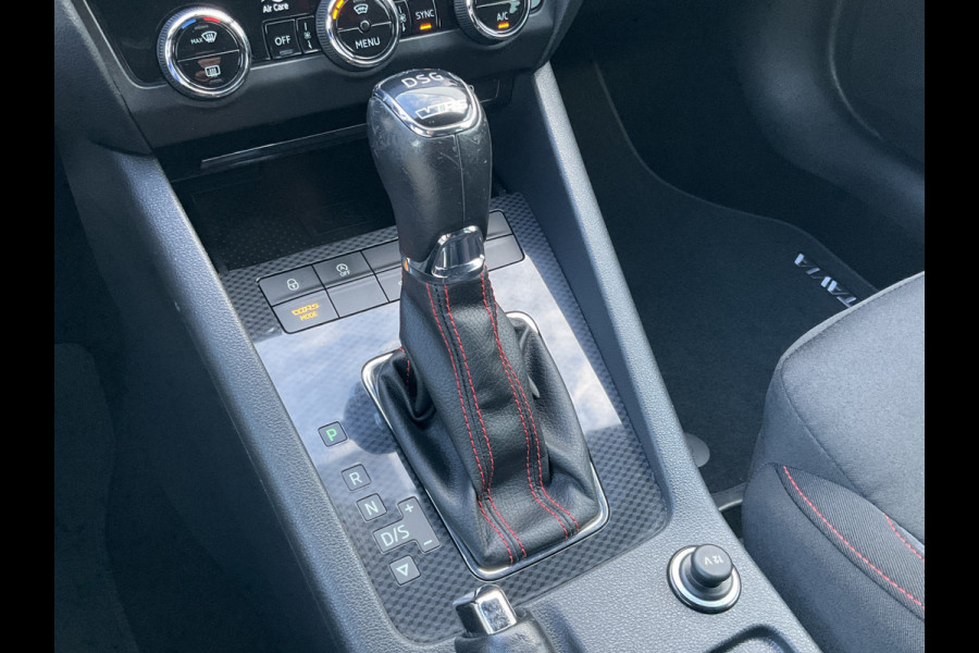 Škoda Octavia Combi 2.0 TSI RS Sportzetels Nav/Cam Carplay Stoelverw Elek.Klep Race-Blue Voll.Onderhouden! Škoda Octavia Combi 2.0 TSI RS Sportzetels Nav/Cam Carplay Stoelverw Elek.Klep Race-Blue Voll.Onderhouden!