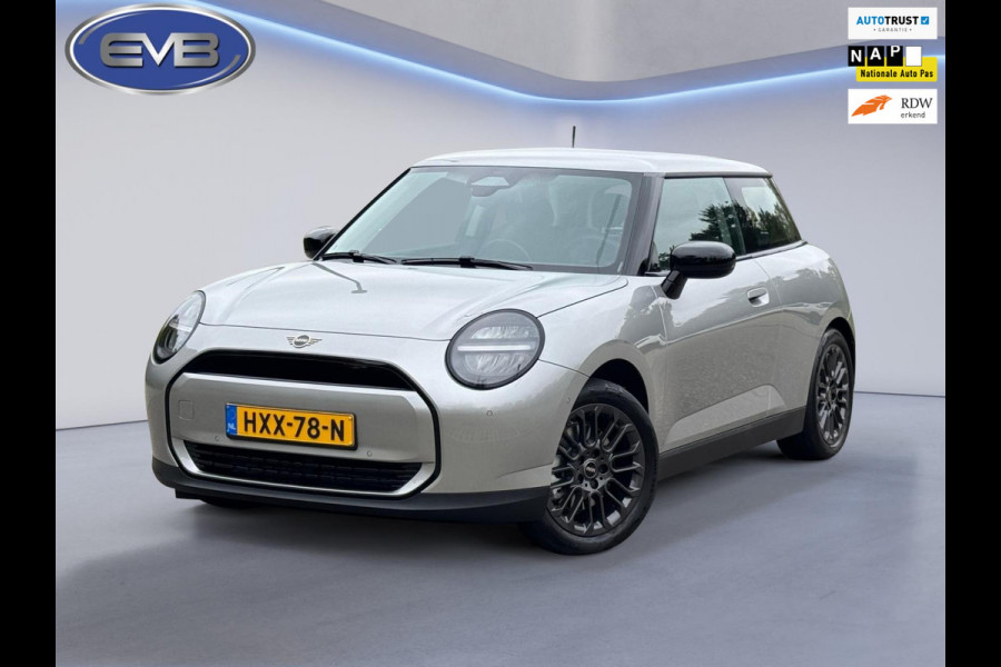MINI Cooper E Essential 40.7 kWh NIEUW 28-07-2025, achteruitrijcamera, 17 inch ,nieuw prijs € 31860,-, nl auto met nap MINI Cooper E Essential 40.7 kWh NIEUW 28-07-2025, achteruitrijcamera, 17 inch ,nieuw prijs € 31860,-, nl auto met nap