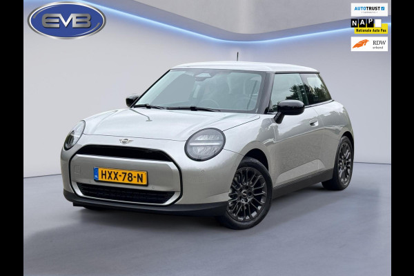 MINI Cooper E Essential 40.7 kWh NIEUW 28-07-2025, achteruitrijcamera, 17 inch ,nieuw prijs € 31860,-, nl auto met nap MINI Cooper E Essential 40.7 kWh NIEUW 28-07-2025, achteruitrijcamera, 17 inch ,nieuw prijs € 31860,-, nl auto met nap