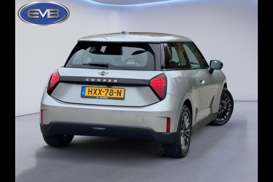 MINI Cooper E Essential 40.7 kWh NIEUW 28-07-2025, achteruitrijcamera, 17 inch ,nieuw prijs € 31860,-, nl auto met nap MINI Cooper E Essential 40.7 kWh NIEUW 28-07-2025, achteruitrijcamera, 17 inch ,nieuw prijs € 31860,-, nl auto met nap