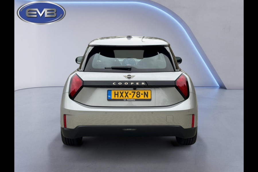 MINI Cooper E Essential 40.7 kWh NIEUW 28-07-2025, achteruitrijcamera, 17 inch ,nieuw prijs € 31860,-, nl auto met nap MINI Cooper E Essential 40.7 kWh NIEUW 28-07-2025, achteruitrijcamera, 17 inch ,nieuw prijs € 31860,-, nl auto met nap