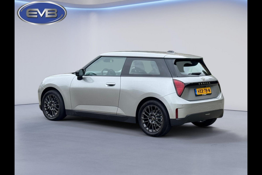 MINI Cooper E Essential 40.7 kWh NIEUW 28-07-2025, achteruitrijcamera, 17 inch ,nieuw prijs € 31860,-, nl auto met nap MINI Cooper E Essential 40.7 kWh NIEUW 28-07-2025, achteruitrijcamera, 17 inch ,nieuw prijs € 31860,-, nl auto met nap