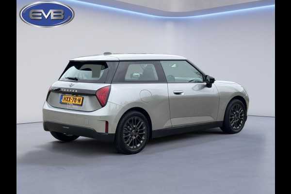MINI Cooper E Essential 40.7 kWh NIEUW 28-07-2025, achteruitrijcamera, 17 inch ,nieuw prijs € 31860,-, nl auto met nap MINI Cooper E Essential 40.7 kWh NIEUW 28-07-2025, achteruitrijcamera, 17 inch ,nieuw prijs € 31860,-, nl auto met nap