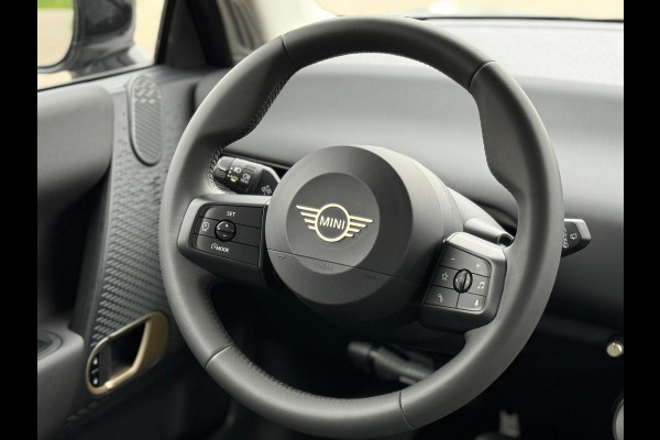 MINI Cooper E Essential 40.7 kWh NIEUW 28-07-2025, achteruitrijcamera, 17 inch ,nieuw prijs € 31860,-, nl auto met nap MINI Cooper E Essential 40.7 kWh NIEUW 28-07-2025, achteruitrijcamera, 17 inch ,nieuw prijs € 31860,-, nl auto met nap