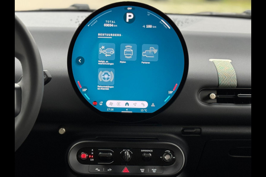 MINI Cooper E Essential 40.7 kWh NIEUW 28-07-2025, achteruitrijcamera, 17 inch ,nieuw prijs € 31860,-, nl auto met nap MINI Cooper E Essential 40.7 kWh NIEUW 28-07-2025, achteruitrijcamera, 17 inch ,nieuw prijs € 31860,-, nl auto met nap