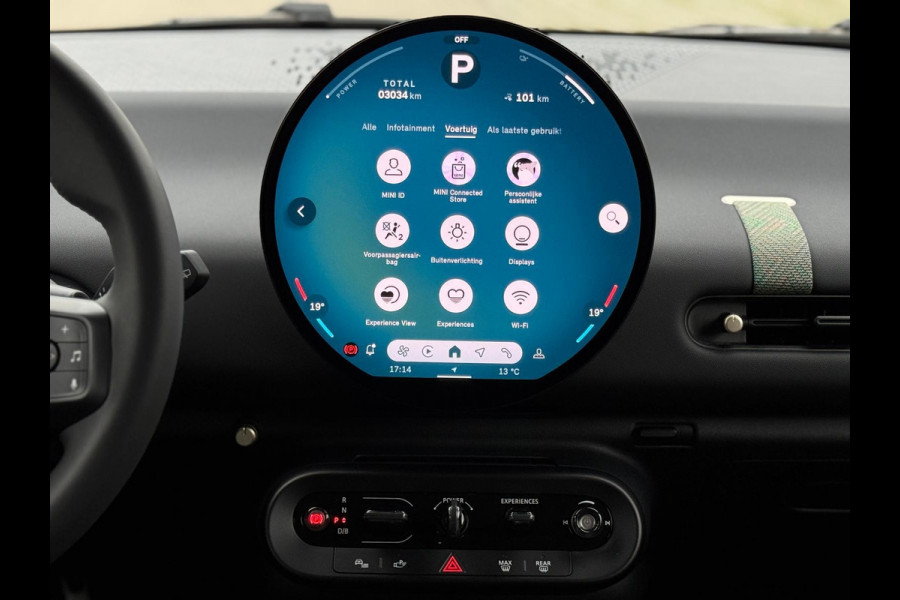 MINI Cooper E Essential 40.7 kWh NIEUW 28-07-2025, achteruitrijcamera, 17 inch ,nieuw prijs € 31860,-, nl auto met nap MINI Cooper E Essential 40.7 kWh NIEUW 28-07-2025, achteruitrijcamera, 17 inch ,nieuw prijs € 31860,-, nl auto met nap