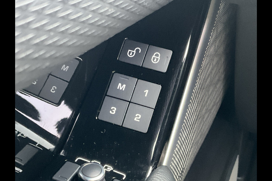 Land Rover Range Rover Velar 2.0 I4 Turbo AWD R-Dynamic Pano HUD Meridian Leer Stuur/Stoelverw Memory VOL! Land Rover Range Rover Velar 2.0 I4 Turbo AWD R-Dynamic Pano HUD Meridian Leer Stuur/Stoelverw Memory VOL!