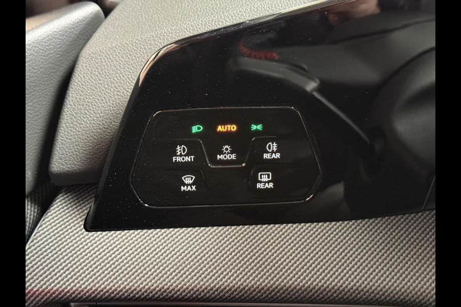 Volkswagen Golf 2.0 TSI GTI 8.5 Facelift | HUD | Harman/Kardon | Camera | Pano Volkswagen Golf 2.0 TSI GTI 8.5 Facelift | HUD | Harman/Kardon | Camera | Pano