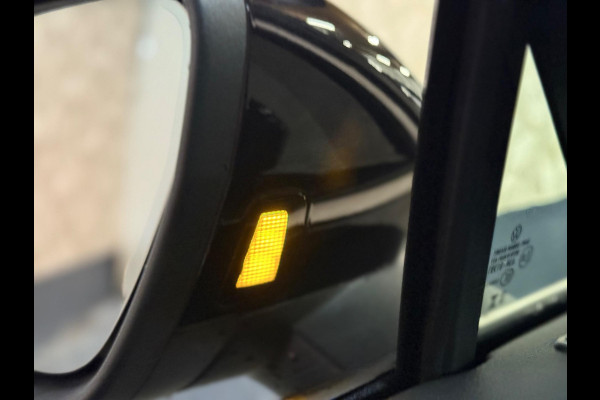 Volkswagen Tiguan 1.5 eTSI R-Line Edition |Pano |Keyless | 360 Camera | Massage | Sfeerverlichting Volkswagen Tiguan 1.5 eTSI R-Line Edition |Pano |Keyless | 360 Camera | Massage | Sfeerverlichting