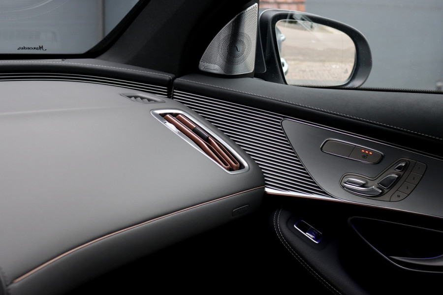 Mercedes-Benz EQC 400 4MATIC AMG Line Premium+ 80 kWh | 30.500,- | Distronic+ | Schuifdak | Memory | Burmester | Trekhaak | Multibeam LED | Leder | Surround Camera | Keyless Go |