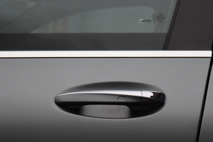 Mercedes-Benz EQC 400 4MATIC AMG Line Premium+ 80 kWh | 30.500,- | Distronic+ | Schuifdak | Memory | Burmester | Trekhaak | Multibeam LED | Leder | Surround Camera | Keyless Go |