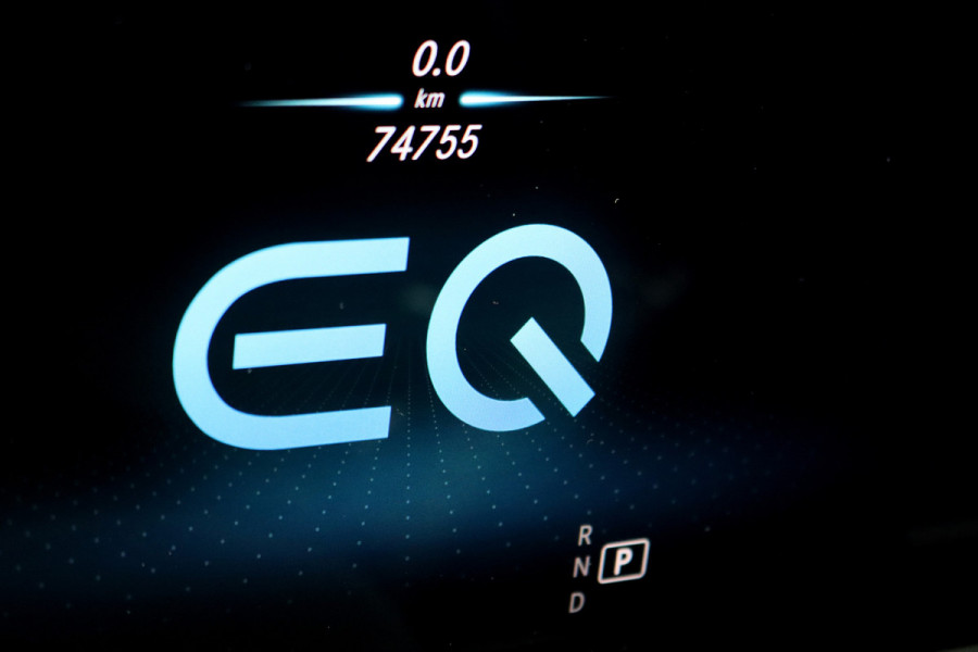 Mercedes-Benz EQC 400 4MATIC AMG Line Premium+ 80 kWh | 30.500,- | Distronic+ | Schuifdak | Memory | Burmester | Trekhaak | Multibeam LED | Leder | Surround Camera | Keyless Go |