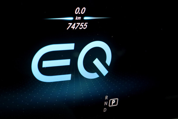 Mercedes-Benz EQC 400 4MATIC AMG Line Premium+ 80 kWh | 30.500,- | Distronic+ | Schuifdak | Memory | Burmester | Trekhaak | Multibeam LED | Leder | Surround Camera | Keyless Go |