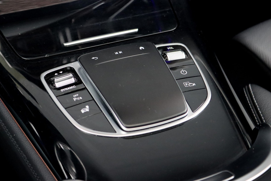 Mercedes-Benz EQC 400 4MATIC AMG Line Premium+ 80 kWh | 30.500,- | Distronic+ | Schuifdak | Memory | Burmester | Trekhaak | Multibeam LED | Leder | Surround Camera | Keyless Go |