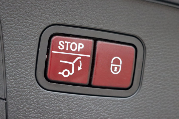 Mercedes-Benz EQC 400 4MATIC AMG Line Premium+ 80 kWh | 30.500,- | Distronic+ | Schuifdak | Memory | Burmester | Trekhaak | Multibeam LED | Leder | Surround Camera | Keyless Go |