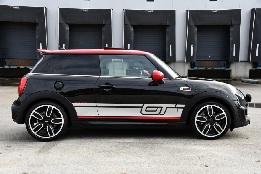 MINI Mini 2.0 Cooper S GT Limited Edition JCW Full Options, Adaptieve Cruise, PANO, H/K, HUD, Clima, Carplay, Stoelverwarming, LED, Uniek!