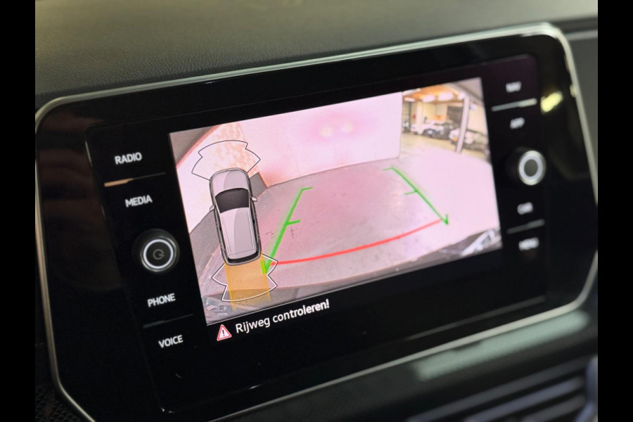 Volkswagen T-Cross 1.5 TSI R-Line Edition Facelift | Keyless | Led | Camera | Stoelverwarming Volkswagen T-Cross 1.5 TSI R-Line Edition Facelift | Keyless | Led | Camera | Stoelverwarming