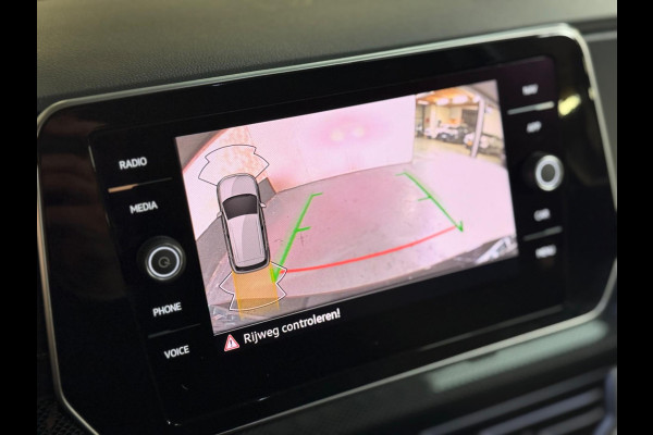 Volkswagen T-Cross 1.5 TSI R-Line Edition Facelift | Keyless | Led | Camera | Stoelverwarming Volkswagen T-Cross 1.5 TSI R-Line Edition Facelift | Keyless | Led | Camera | Stoelverwarming