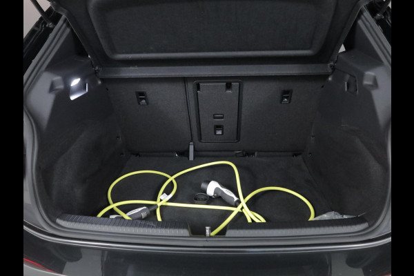 Volkswagen ID.3 First Plus 58 kWh 204pk|19'LM-velgen| Matrix LED| verwarmde voorstoelen| SOH 88%