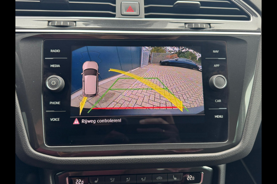Volkswagen Tiguan 1.4 TSI Automaat R-Line * Led Plus * Camera * Stoelverwarming * Adaptieve Cruise Control *