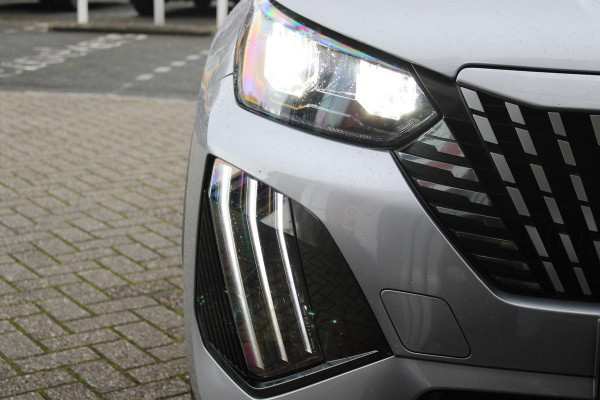 Peugeot 2008 1.2 100PK ALLURE | NAVIGATIE | APPLE CARPLAY/ANDROID AUTO | DAB RADIO | LED | PARKEERSENSOREN | ACHTERUIRIJCAMERA | DODEHOEKDETECTIE | 360° CAMERA | ADAPTIVE CRUISECONTROL | 3D-COCKPIT | ZWARTE DAKRAILS | 17" LICHTMETAAL |