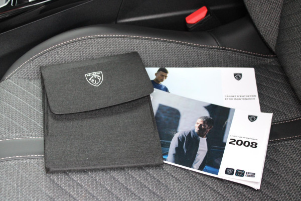 Peugeot 2008 1.2 100PK ALLURE | NAVIGATIE | APPLE CARPLAY/ANDROID AUTO | DAB RADIO | LED | PARKEERSENSOREN | ACHTERUIRIJCAMERA | DODEHOEKDETECTIE | 360° CAMERA | ADAPTIVE CRUISECONTROL | 3D-COCKPIT | ZWARTE DAKRAILS | 17" LICHTMETAAL |