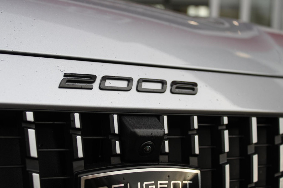 Peugeot 2008 1.2 100PK ALLURE | NAVIGATIE | APPLE CARPLAY/ANDROID AUTO | DAB RADIO | LED | PARKEERSENSOREN | ACHTERUIRIJCAMERA | DODEHOEKDETECTIE | 360° CAMERA | ADAPTIVE CRUISECONTROL | 3D-COCKPIT | ZWARTE DAKRAILS | 17" LICHTMETAAL |