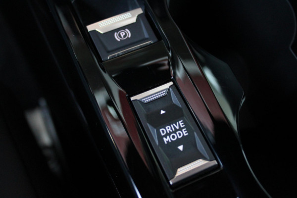 Peugeot 2008 1.2 100PK ALLURE | NAVIGATIE | APPLE CARPLAY/ANDROID AUTO | DAB RADIO | LED | PARKEERSENSOREN | ACHTERUIRIJCAMERA | DODEHOEKDETECTIE | 360° CAMERA | ADAPTIVE CRUISECONTROL | 3D-COCKPIT | ZWARTE DAKRAILS | 17" LICHTMETAAL |