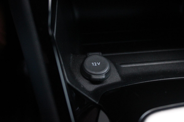 Peugeot 2008 1.2 100PK ALLURE | NAVIGATIE | APPLE CARPLAY/ANDROID AUTO | DAB RADIO | LED | PARKEERSENSOREN | ACHTERUIRIJCAMERA | DODEHOEKDETECTIE | 360° CAMERA | ADAPTIVE CRUISECONTROL | 3D-COCKPIT | ZWARTE DAKRAILS | 17" LICHTMETAAL |