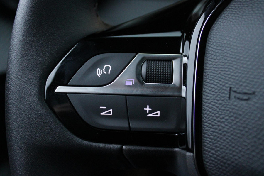 Peugeot 2008 1.2 100PK ALLURE | NAVIGATIE | APPLE CARPLAY/ANDROID AUTO | DAB RADIO | LED | PARKEERSENSOREN | ACHTERUIRIJCAMERA | DODEHOEKDETECTIE | 360° CAMERA | ADAPTIVE CRUISECONTROL | 3D-COCKPIT | ZWARTE DAKRAILS | 17" LICHTMETAAL |