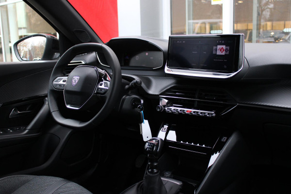 Peugeot 2008 1.2 100PK ALLURE | NAVIGATIE | APPLE CARPLAY/ANDROID AUTO | DAB RADIO | LED | PARKEERSENSOREN | ACHTERUIRIJCAMERA | DODEHOEKDETECTIE | 360° CAMERA | ADAPTIVE CRUISECONTROL | 3D-COCKPIT | ZWARTE DAKRAILS | 17" LICHTMETAAL |