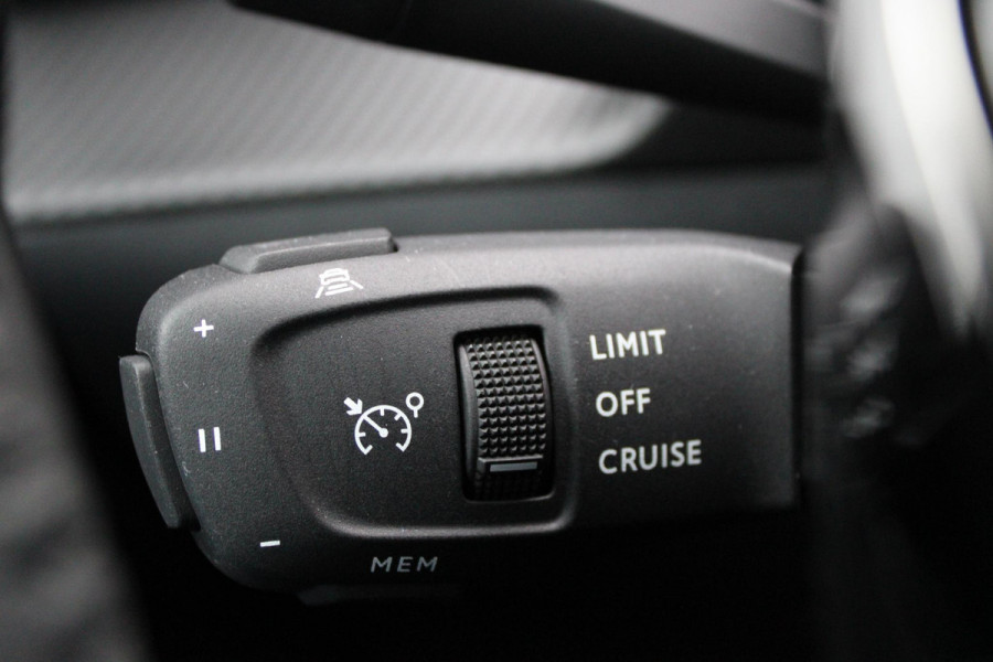 Peugeot 2008 1.2 100PK ALLURE | NAVIGATIE | APPLE CARPLAY/ANDROID AUTO | DAB RADIO | LED | PARKEERSENSOREN | ACHTERUIRIJCAMERA | DODEHOEKDETECTIE | 360° CAMERA | ADAPTIVE CRUISECONTROL | 3D-COCKPIT | ZWARTE DAKRAILS | 17" LICHTMETAAL |