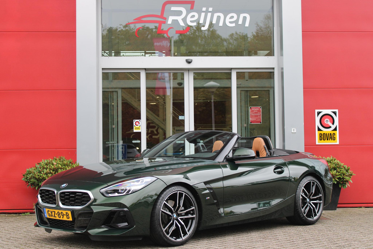 BMW Z4 Roadster sDRIVE 20i HIGH EXECUTIVE M-SPORT AUTOMAAT | M INTERIEURPAKKET | M EXTERIEURPAKKET | M SPORTSTUUR | 19" VIJFDUBBELSPAAKS M SPORTWIELEN | NAVIGATIE | DRAADLOZE APPLE CARPLAY / ANDROID AUTO | LEDER VERNASCA COGNAC | STOEL / STUUR VERWARMING | ACHTERUITRIJCAMERA | FULL LED KOPLAMPEN | SAFETY PAKKET | DODEHOEK DETECTIE | HARMAN KARDON | BMW Z4 Roadster sDRIVE 20i HIGH EXECUTIVE M-SPORT AUTOMAAT | M INTERIEURPAKKET | M EXTERIEURPAKKET | M SPORTSTUUR | 19" VIJFDUBBELSPAAKS M SPORTWIELEN | NAVIGATIE | DRAADLOZE APPLE CARPLAY / ANDROID AUTO | LEDER VERNASCA COGNAC | STOEL / STUUR VERWARMING | ACHTERUITRIJCAMERA | FULL LED KOPLAMPEN | SAFETY PAKKET | DODEHOEK DETECTIE | HARMAN KARDON |