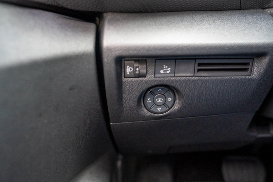 Citroën C4 X 1.2 Puretech Max|Prijs rijklaar incl. 12 mnd garantie| Carplay Schuif/kanteldak Head-up display Camera PDC LMV NAV Citroën C4 X 1.2 Puretech Max|Prijs rijklaar incl. 12 mnd garantie| Carplay Schuif/kanteldak Head-up display Camera PDC LMV NAV