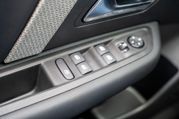 Citroën C4 X 1.2 Puretech Max|Prijs rijklaar incl. 12 mnd garantie| Carplay Schuif/kanteldak Head-up display Camera PDC LMV NAV Citroën C4 X 1.2 Puretech Max|Prijs rijklaar incl. 12 mnd garantie| Carplay Schuif/kanteldak Head-up display Camera PDC LMV NAV