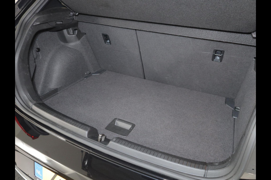 Volkswagen Polo 1.0 TSI R-Line 95 pk Automaat (DSG) | Verlengde garantie | Navigatie | Parkeersensoren | Achteruitrijcamera | Stoelverwarming | R-Line | Volkswagen Polo 1.0 TSI R-Line 95 pk Automaat (DSG) | Verlengde garantie | Navigatie | Parkeersensoren | Achteruitrijcamera | Stoelverwarming | R-Line |