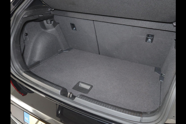 Volkswagen Polo 1.0 TSI R-Line 95 pk Automaat (DSG) | Verlengde garantie | Navigatie | Parkeersensoren | Achteruitrijcamera | Stoelverwarming | R-Line | Volkswagen Polo 1.0 TSI R-Line 95 pk Automaat (DSG) | Verlengde garantie | Navigatie | Parkeersensoren | Achteruitrijcamera | Stoelverwarming | R-Line |