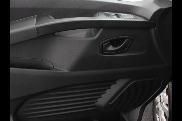 Renault Trafic 2.0 Blue dCi 150 T30 L2H1 Advance Navigatie bluetooth DAB Camera Airco Trekhaak Houten bekleding Lichtmetalen velgen