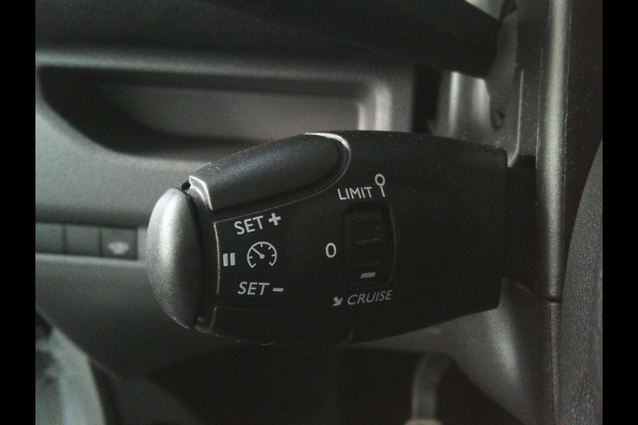 Citroën Jumpy 1.5 BlueHDI 120 pk M Club 120 pk I Navigatie I Cruisecontrol I 6 versnellingen 1e eigenaar !onderhoudsboekjes VIDEOS OF THIS SUPERB JUMPY AVAILABLE.