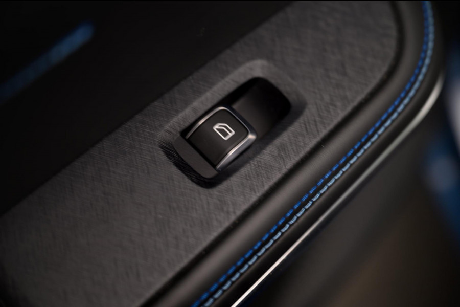 Lynk & Co 01 1.5 261PK Plug-in Hybrid * 360° Camera/Pano/dak Apple/Carplay Adaptive/Cruise Lynk & Co 01 1.5 261PK Plug-in Hybrid * 360° Camera/Pano/dak Apple/Carplay Adaptive/Cruise