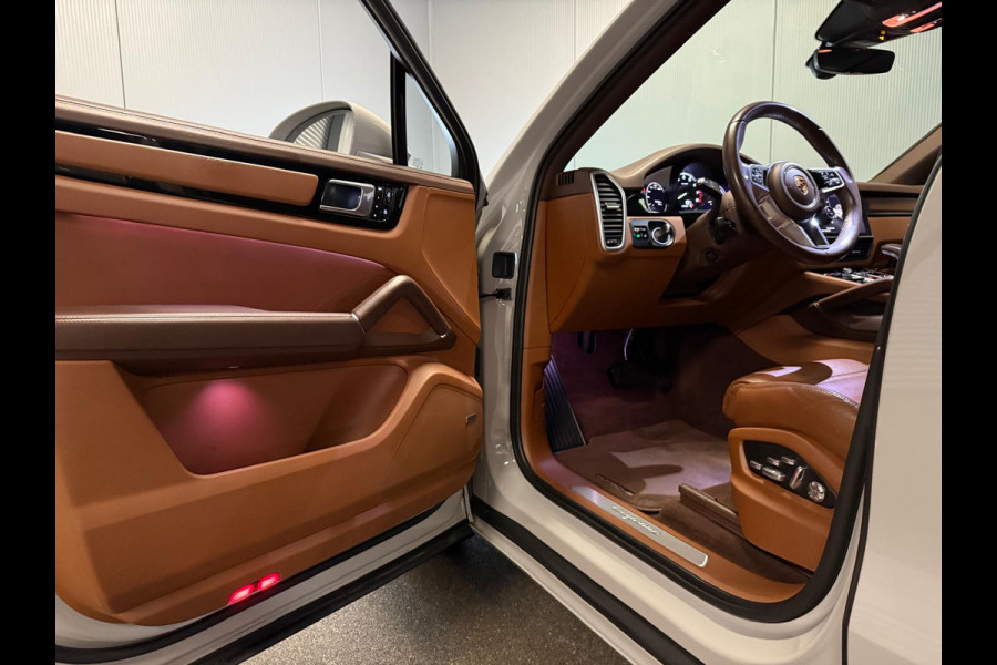 Porsche Cayenne Coupé 3.0e Hybrid KRIJT-SPORT DESIGN-CLUBLEER-PANO-STOELEN 18 VOUDIG-SURROUND-COMPLEET Porsche Cayenne Coupé 3.0e Hybrid KRIJT-SPORT DESIGN-CLUBLEER-PANO-STOELEN 18 VOUDIG-SURROUND-COMPLEET