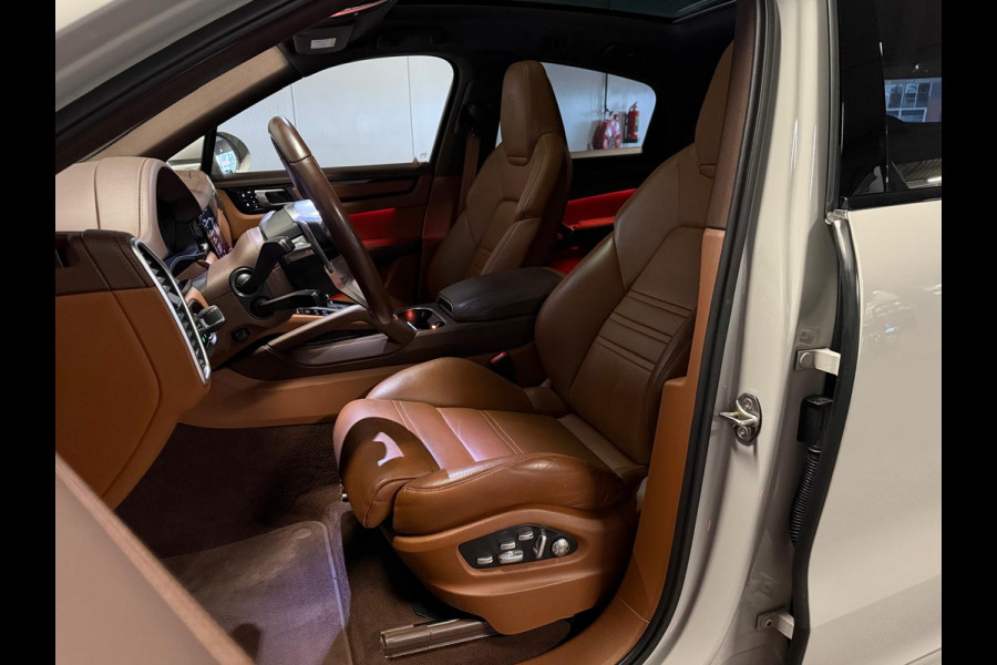 Porsche Cayenne Coupé 3.0e Hybrid KRIJT-SPORT DESIGN-CLUBLEER-PANO-STOELEN 18 VOUDIG-SURROUND-COMPLEET Porsche Cayenne Coupé 3.0e Hybrid KRIJT-SPORT DESIGN-CLUBLEER-PANO-STOELEN 18 VOUDIG-SURROUND-COMPLEET