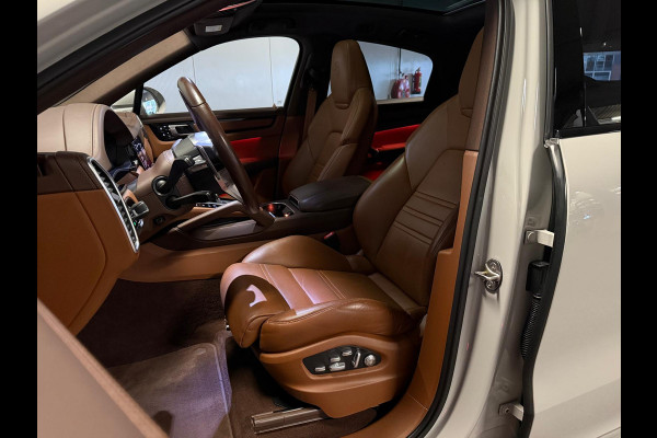 Porsche Cayenne Coupé 3.0e Hybrid KRIJT-SPORT DESIGN-CLUBLEER-PANO-STOELEN 18 VOUDIG-SURROUND-COMPLEET Porsche Cayenne Coupé 3.0e Hybrid KRIJT-SPORT DESIGN-CLUBLEER-PANO-STOELEN 18 VOUDIG-SURROUND-COMPLEET