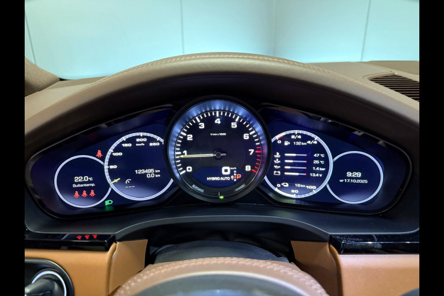 Porsche Cayenne Coupé 3.0e Hybrid KRIJT-SPORT DESIGN-CLUBLEER-PANO-STOELEN 18 VOUDIG-SURROUND-COMPLEET Porsche Cayenne Coupé 3.0e Hybrid KRIJT-SPORT DESIGN-CLUBLEER-PANO-STOELEN 18 VOUDIG-SURROUND-COMPLEET