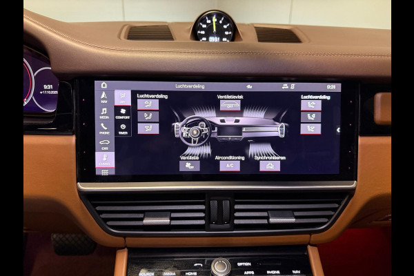 Porsche Cayenne Coupé 3.0e Hybrid KRIJT-SPORT DESIGN-CLUBLEER-PANO-STOELEN 18 VOUDIG-SURROUND-COMPLEET Porsche Cayenne Coupé 3.0e Hybrid KRIJT-SPORT DESIGN-CLUBLEER-PANO-STOELEN 18 VOUDIG-SURROUND-COMPLEET